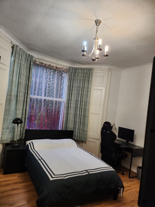 Room Eaton Rise in Greater London