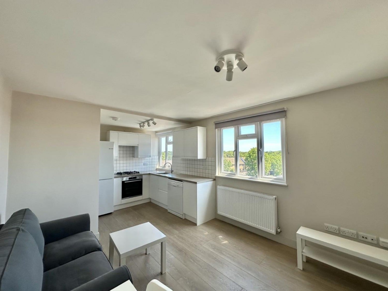 Flat Long Lane in Greater London