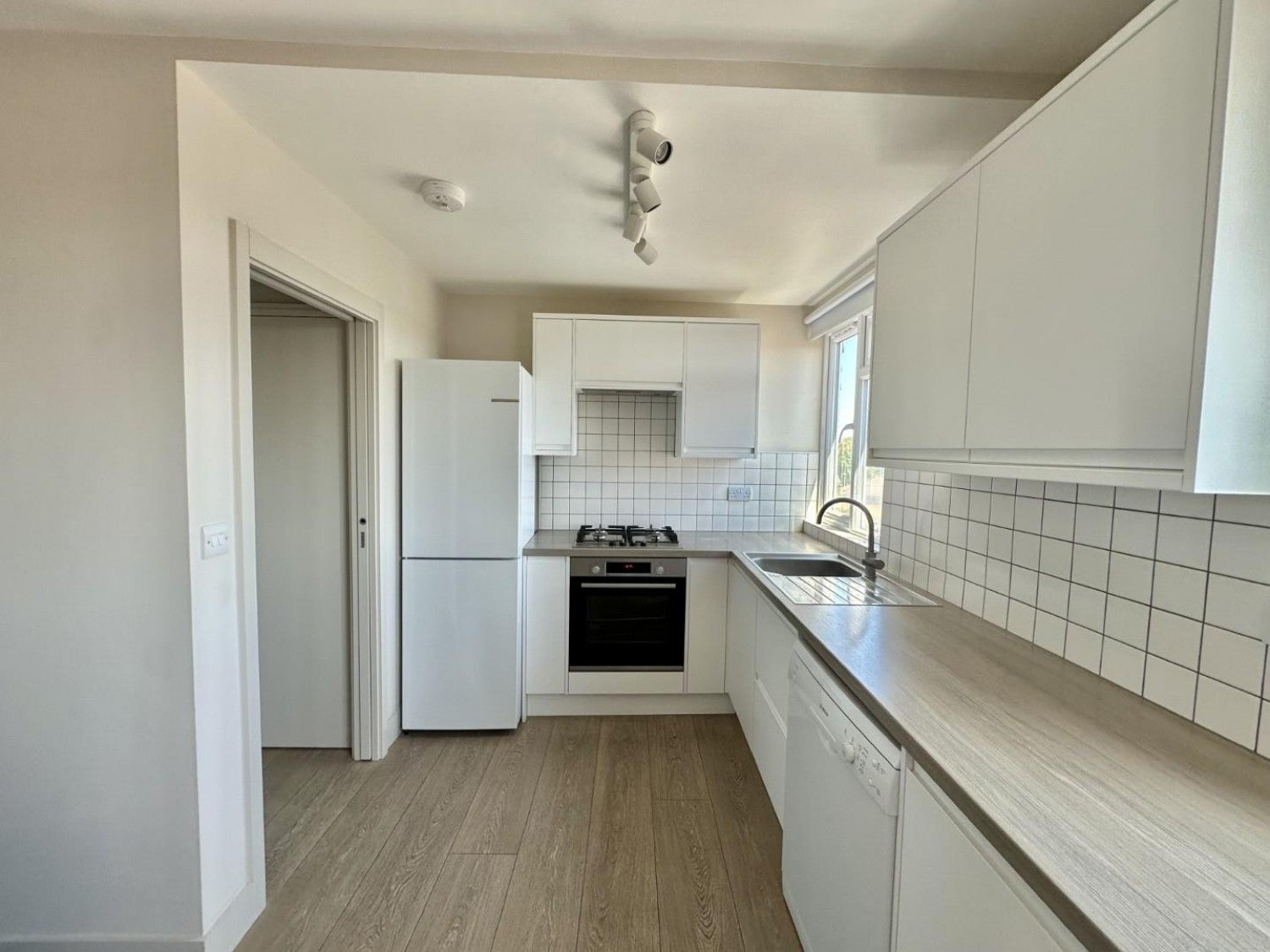 Flat Long Lane in Greater London