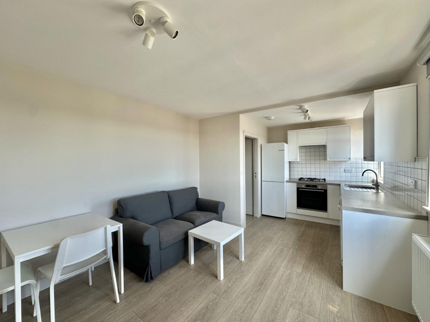 Flat Long Lane in Greater London
