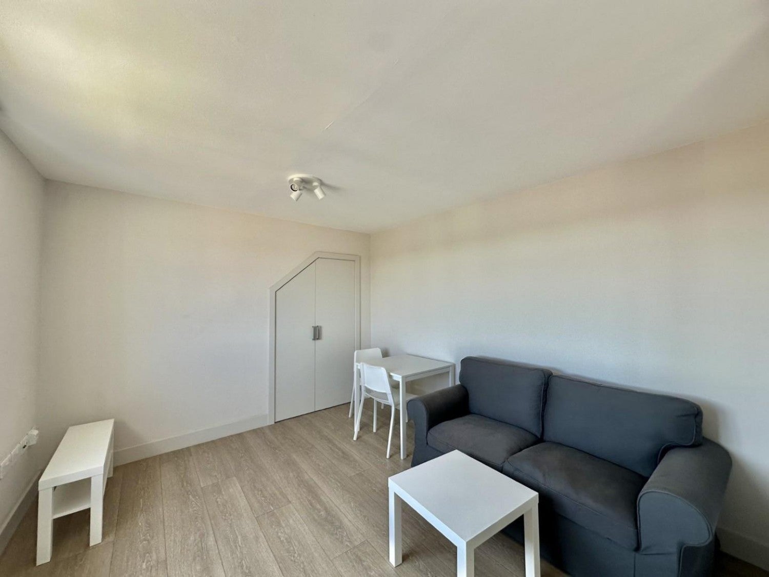 Flat Long Lane in Greater London