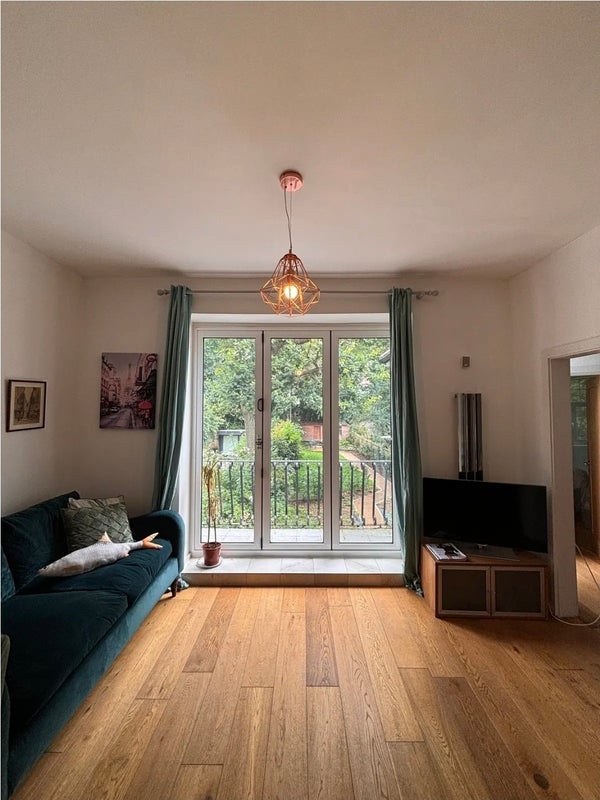 Room Finchley Road in Greater London