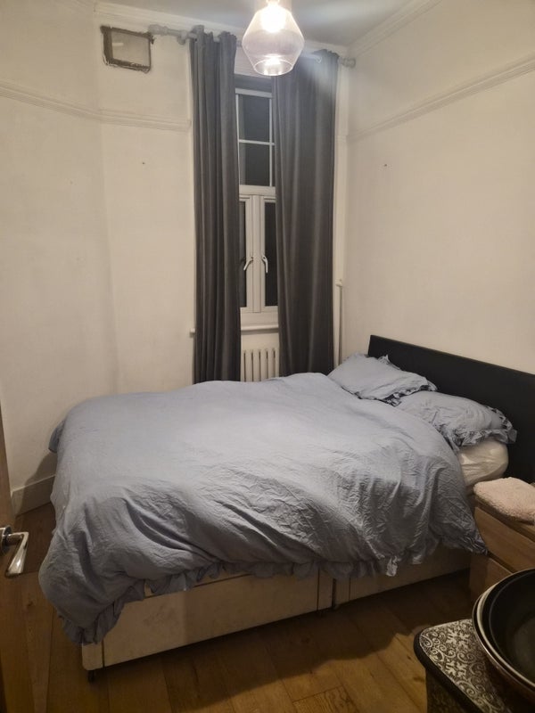 Room Finchley Road in Greater London
