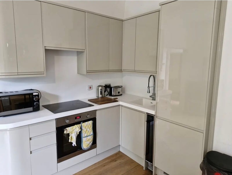 Room Finchley Road in Greater London