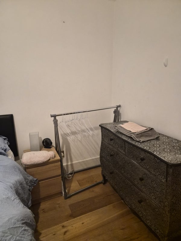 Room Finchley Road in Greater London