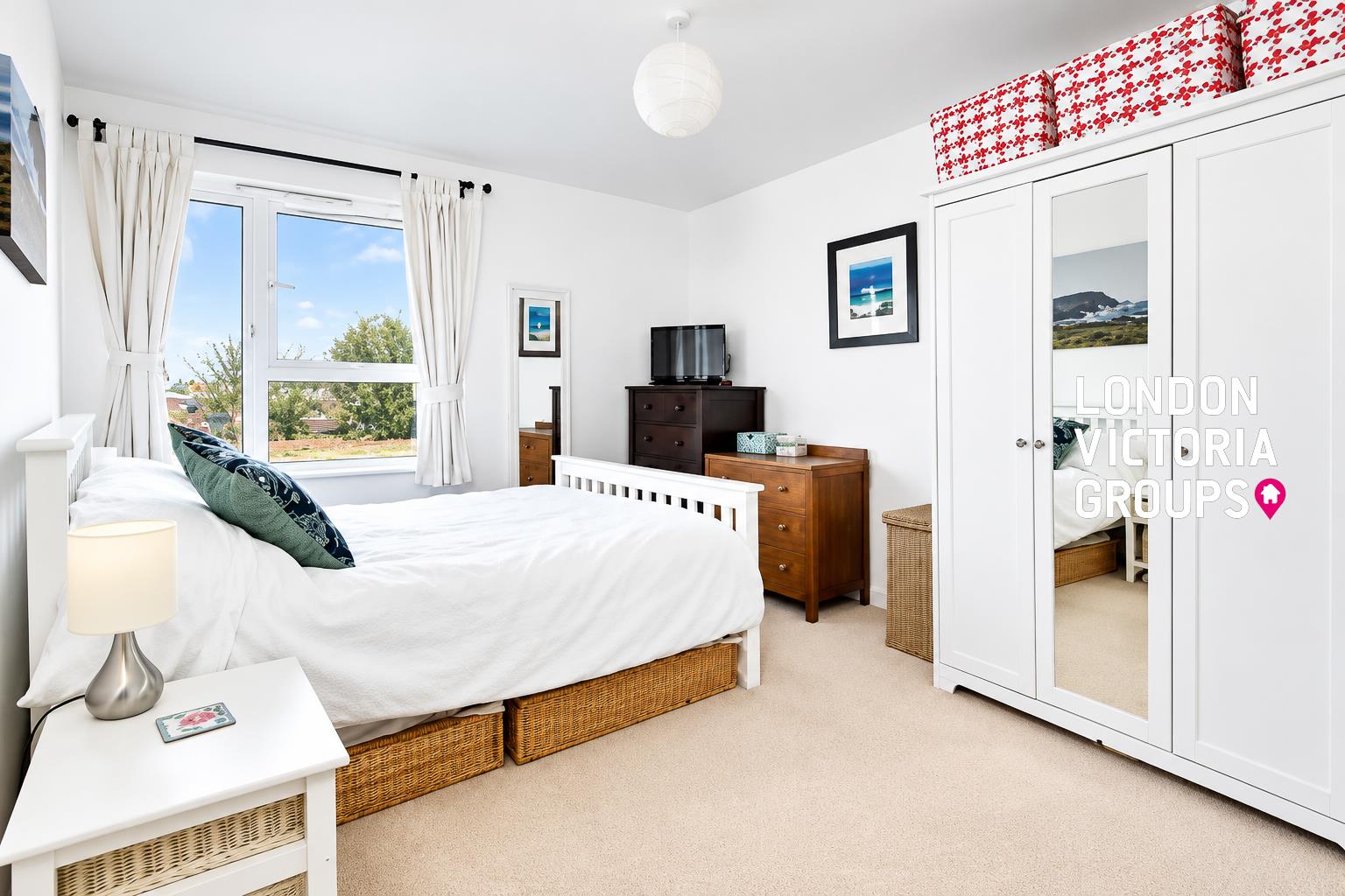 Flat Victoria Way in Greater London