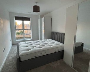 Flat Fleet Road in Greater London