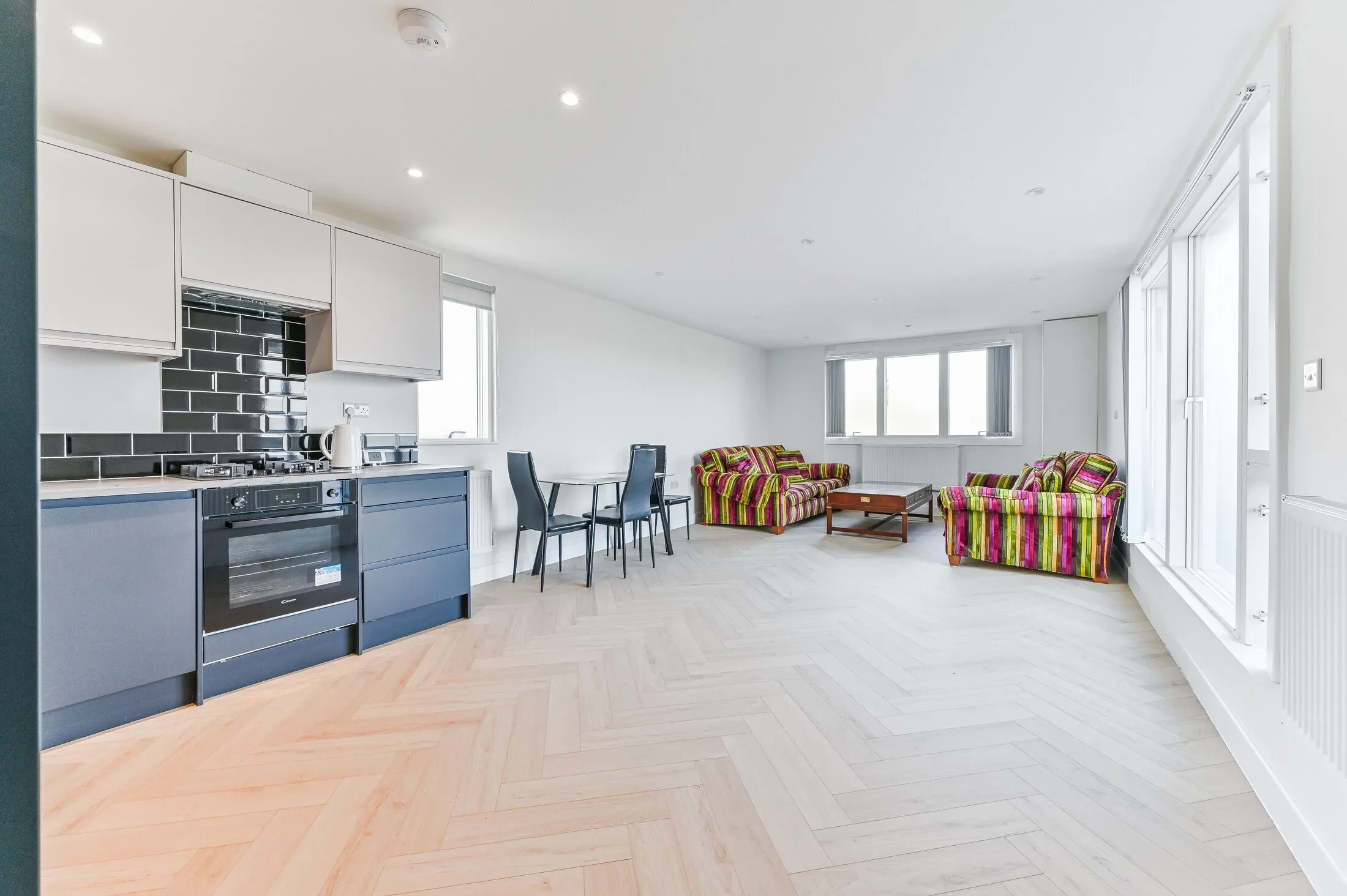 Flat Norbury Avenue in Greater London