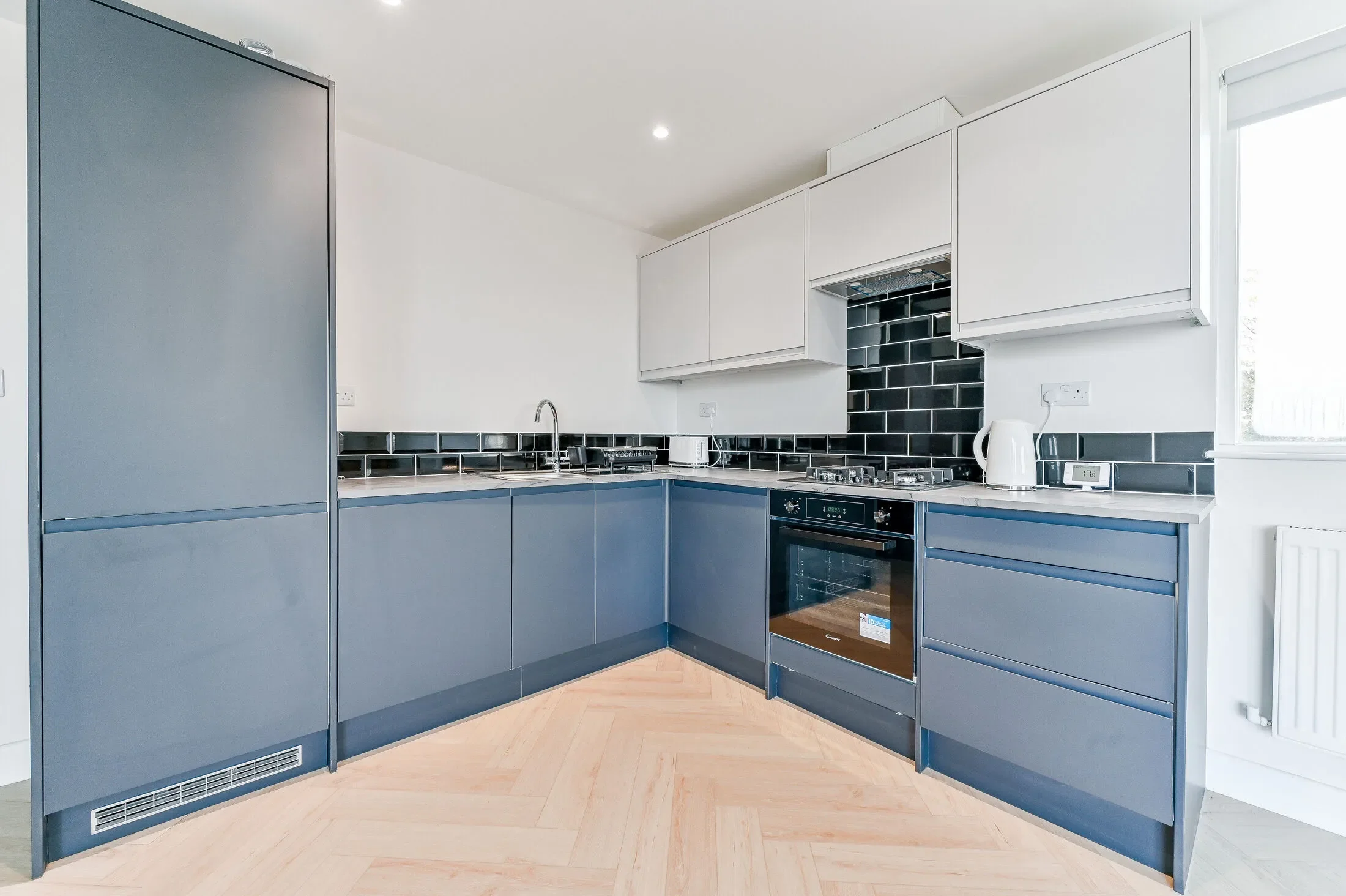 Flat Norbury Avenue in Greater London