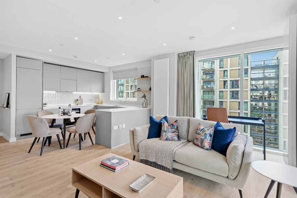 Flat Anthems Way in Greater London
