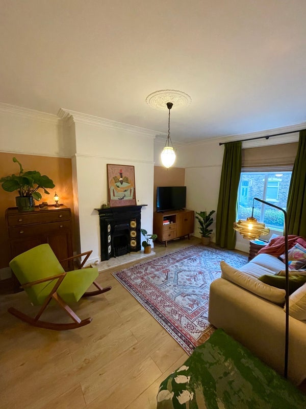 Room Thorpe Road in Leeds