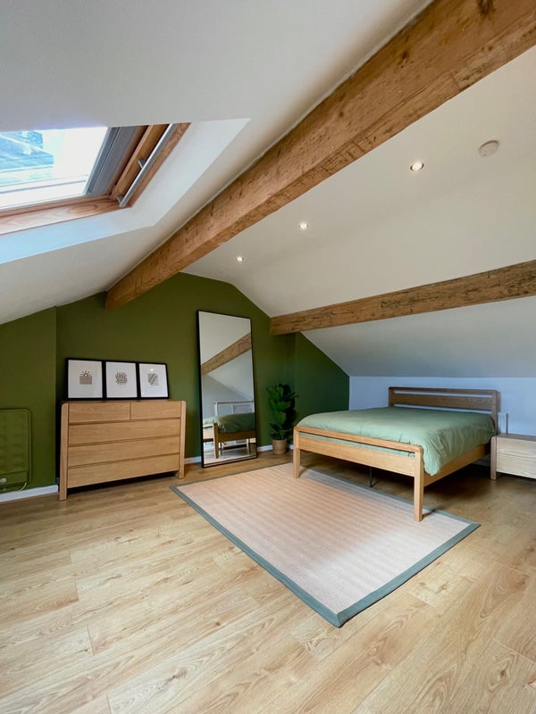 Room Thorpe Road in Leeds