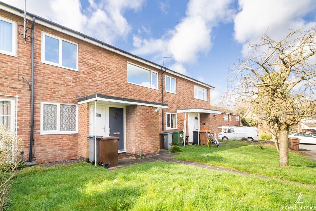 Flat Milholme Green in Metropolitan Borough of Solihull