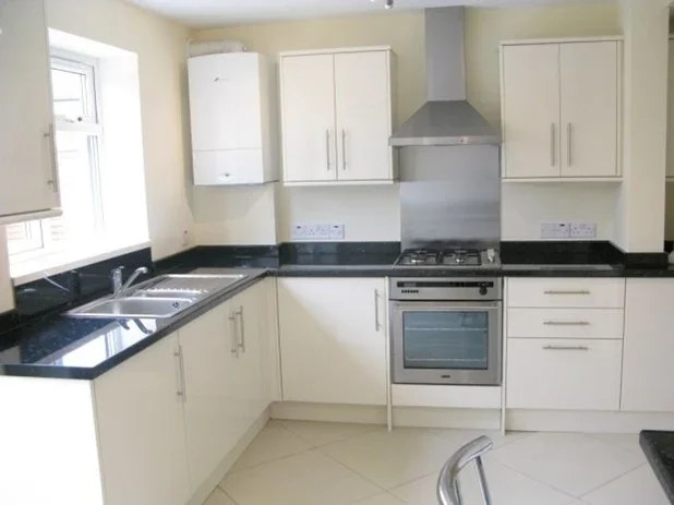 Room Francis Road in Greater London