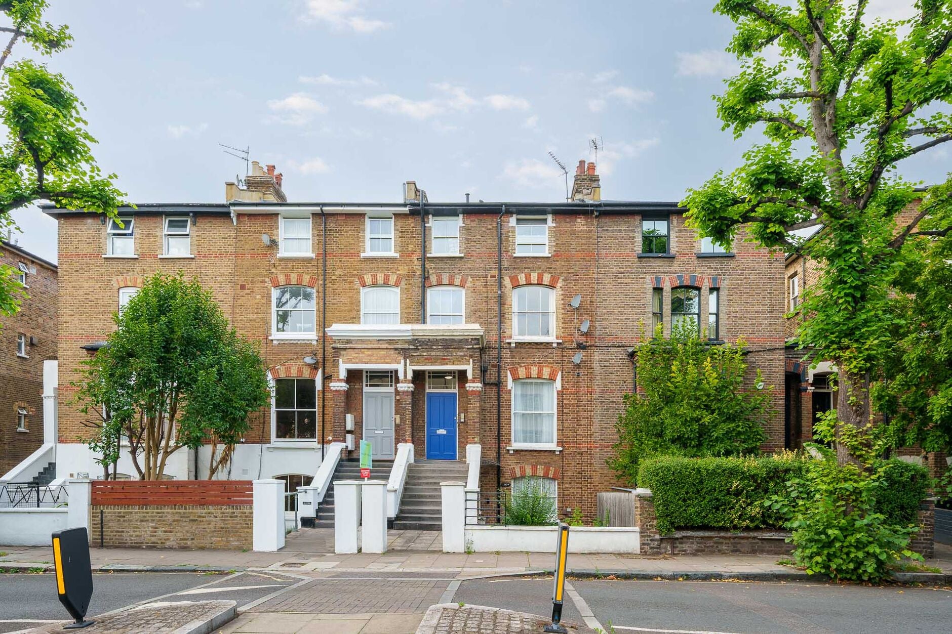 Flat Coningham Road in Greater London