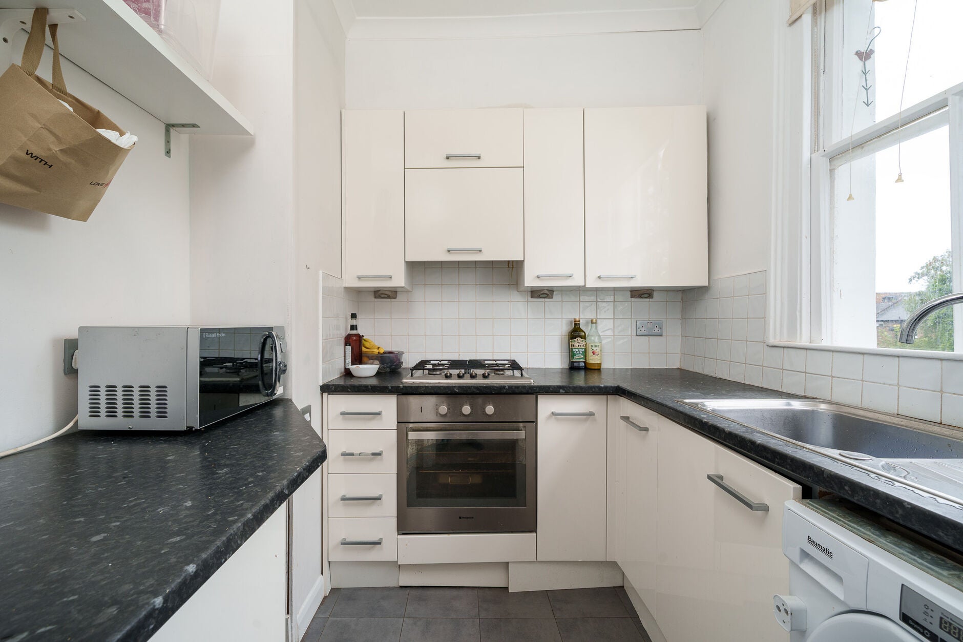 Flat Coningham Road in Greater London