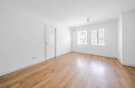 Flat Malmers Well Road in High Wycombe