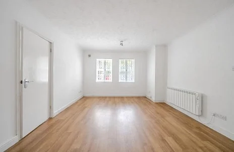Flat Malmers Well Road in High Wycombe