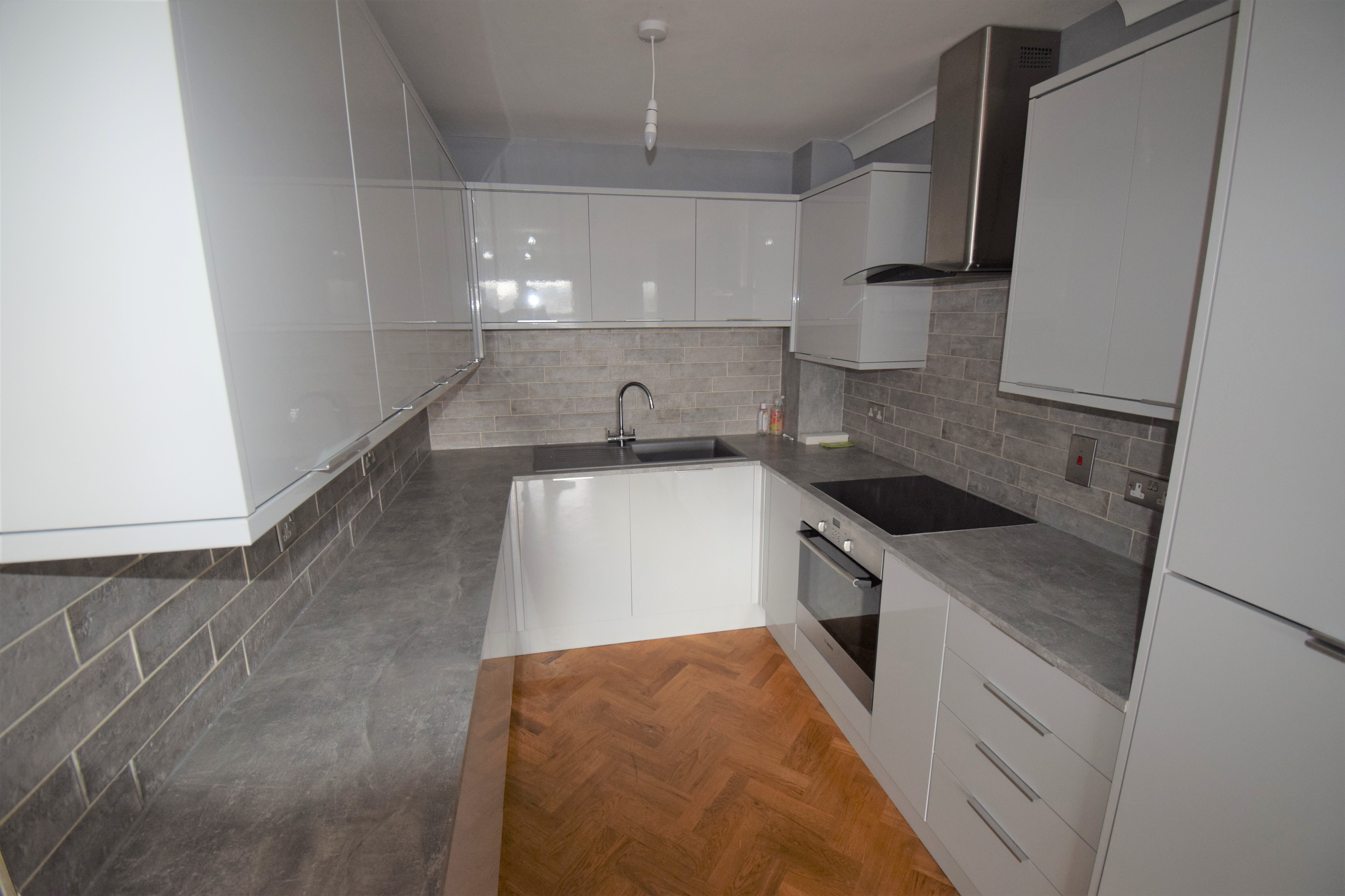 Flat Pickfords Gardens in Slough