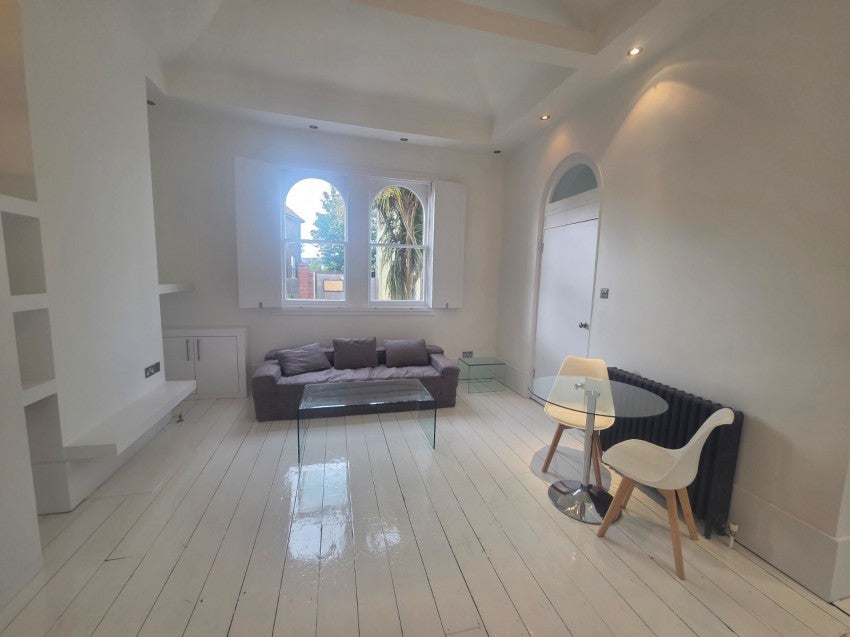 Flat Wellington Road in Deal