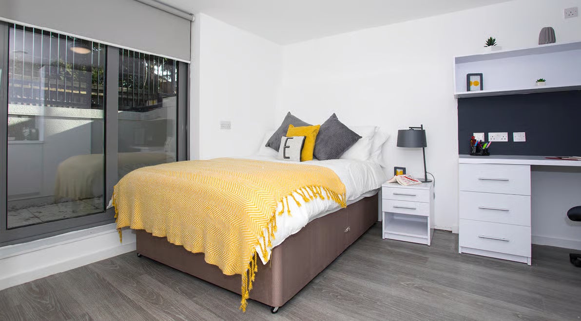 Flat South Ealing Road in Greater London