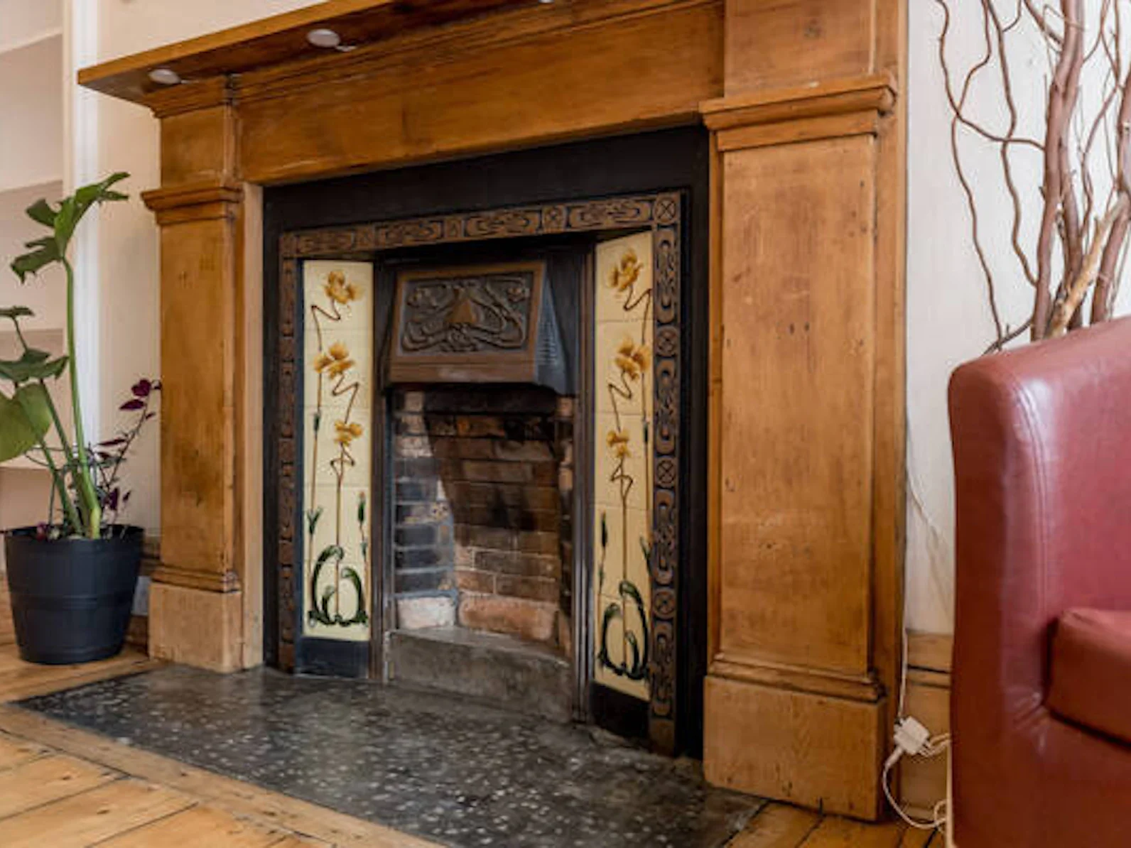 Flat Dalmeny Street in City of Edinburgh