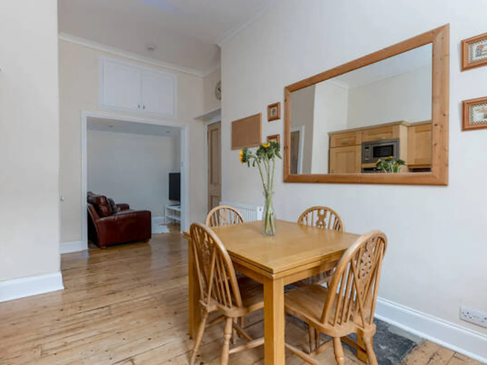Flat Dalmeny Street in City of Edinburgh