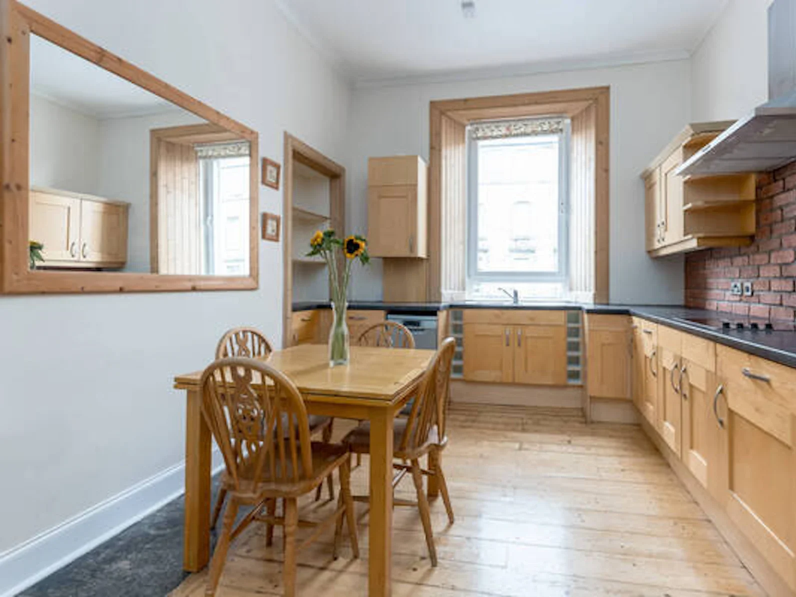 Flat Dalmeny Street in City of Edinburgh