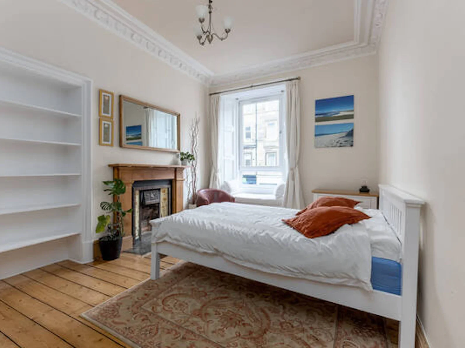 Flat Dalmeny Street in City of Edinburgh