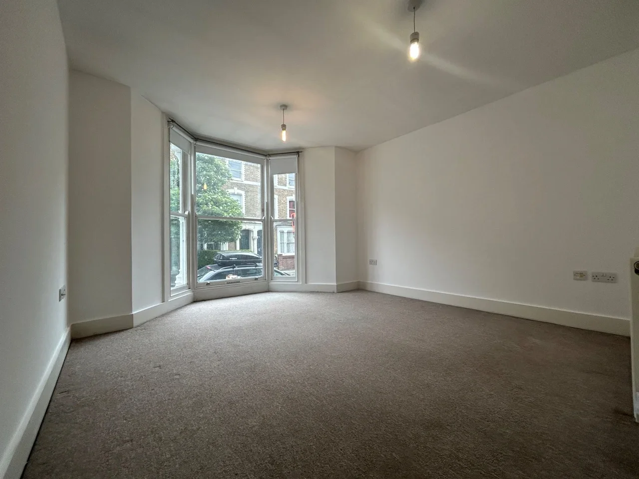 Flat Reighton Road in Greater London