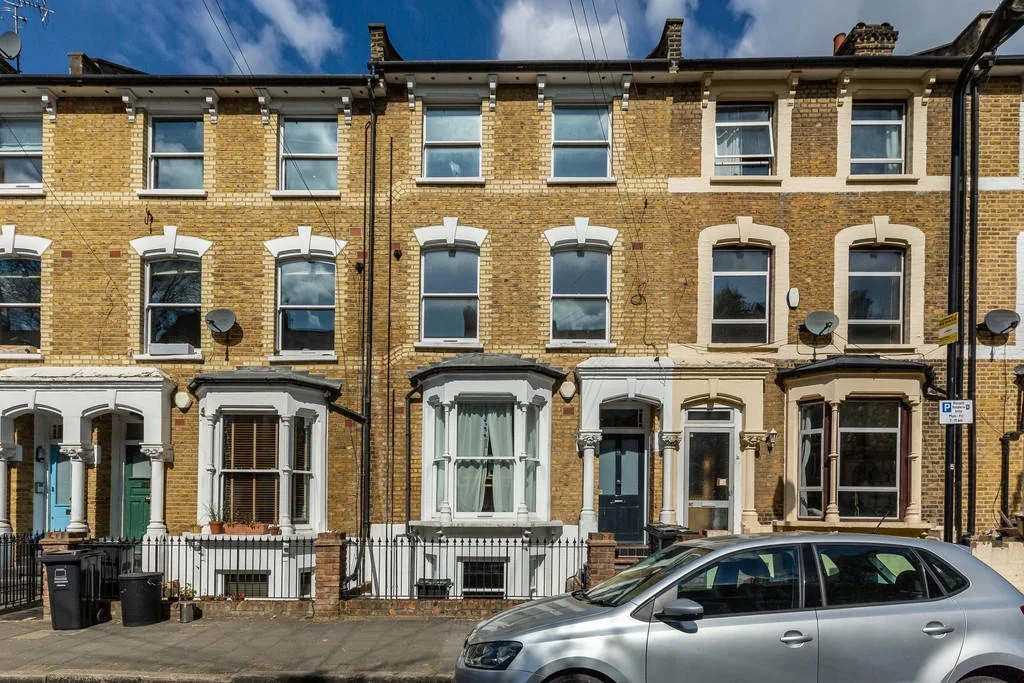 Flat Reighton Road in Greater London