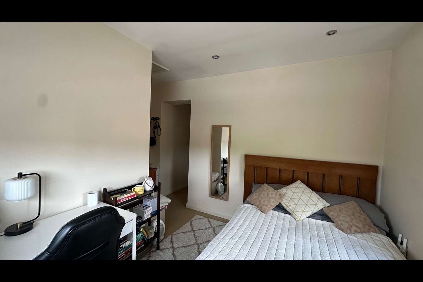 Flat Wilmot Road in Adur