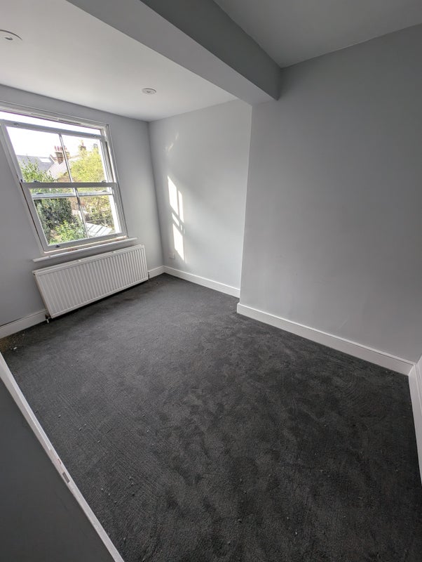 Room Montague Avenue in Greater London