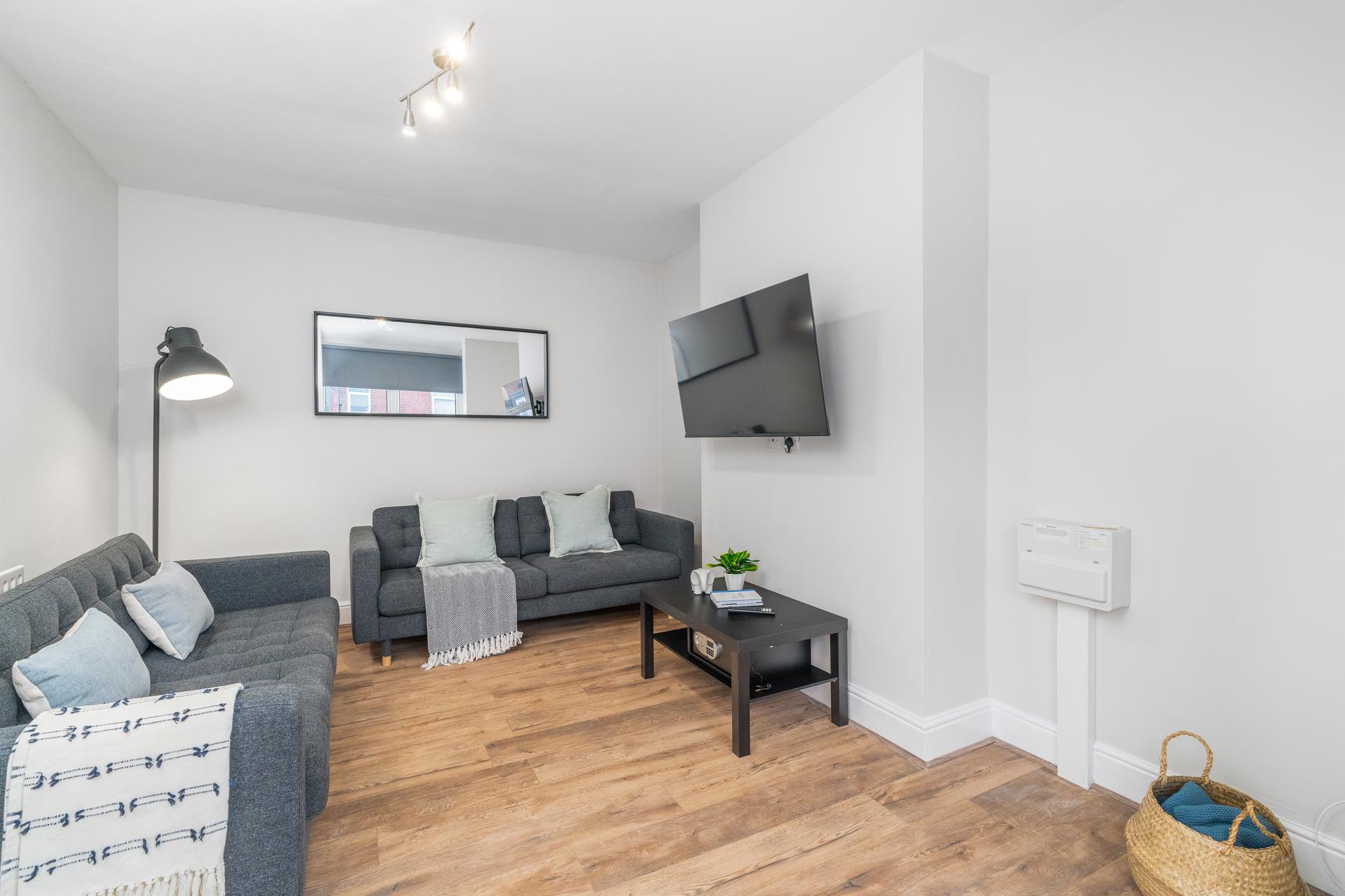 Flat Trelawn Street in Leeds