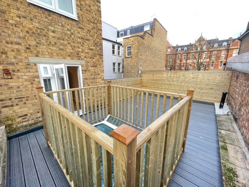 Flat Fairmead Road in Greater London