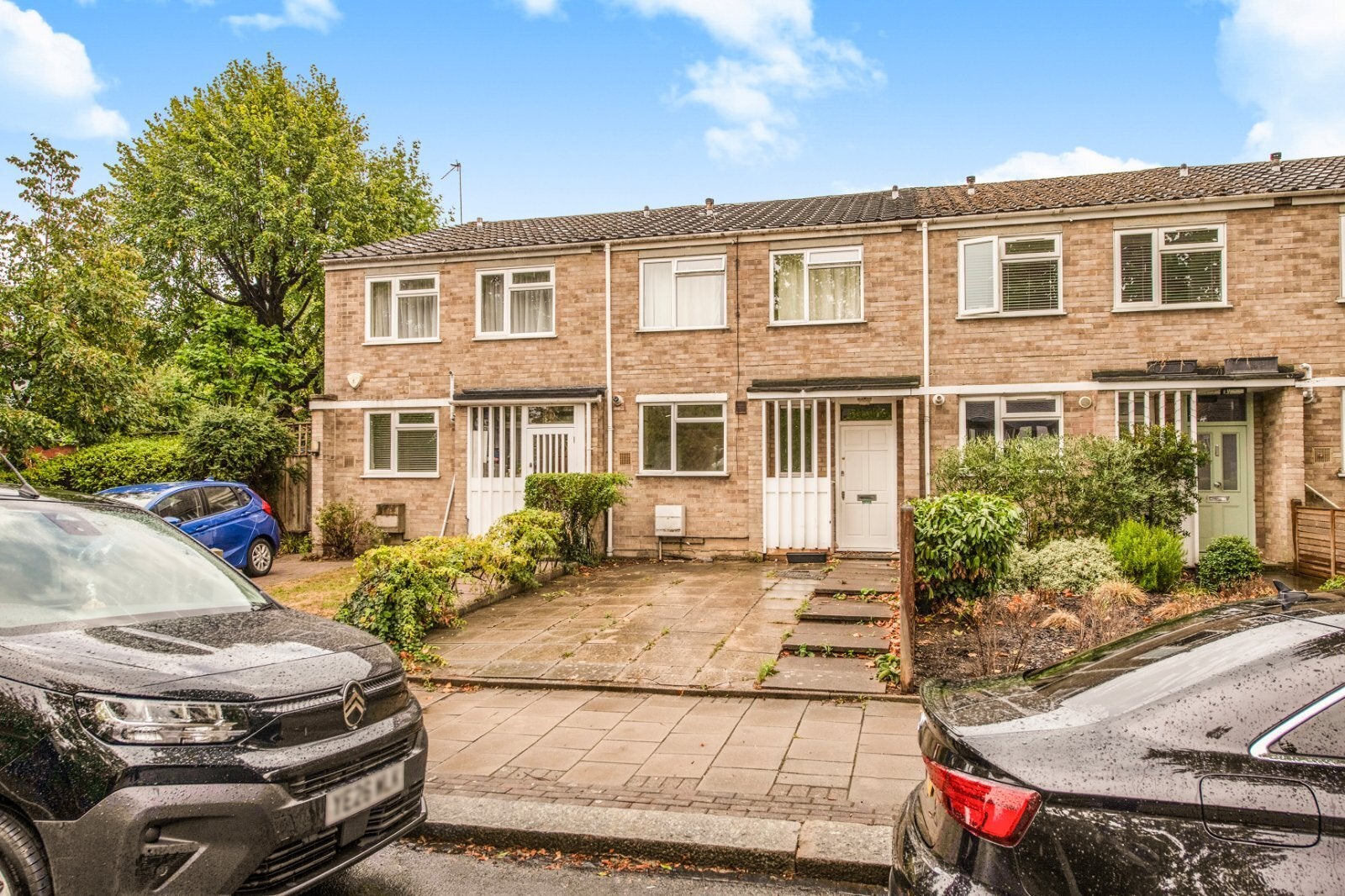House Chartfield Avenue in Greater London