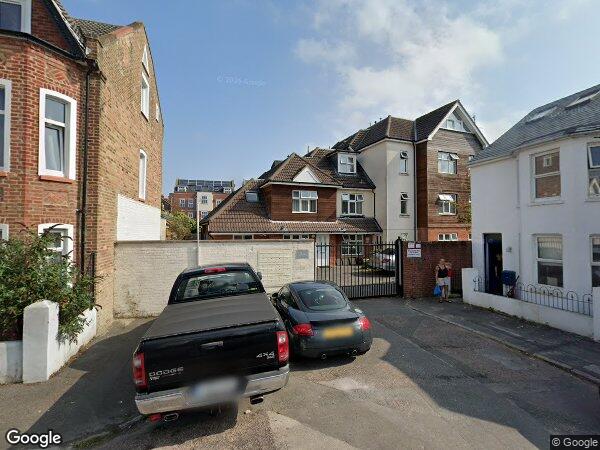 Flat Carnarvon Road in Bournemouth
