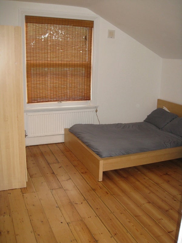 Room Killyon Road in Greater London