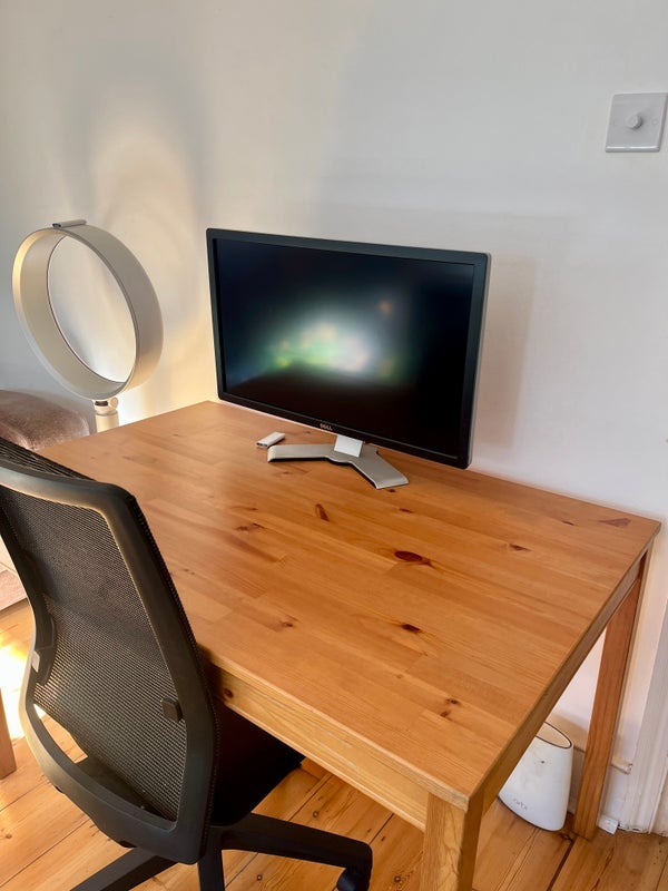 Room Killyon Road in Greater London