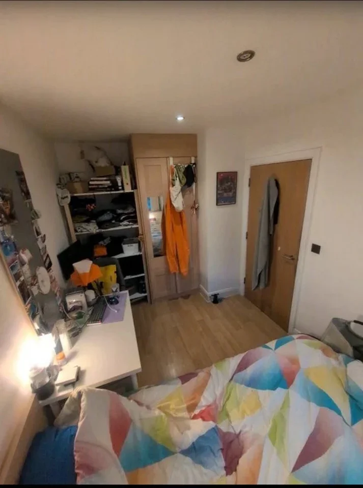 Room Blackstock Road in Greater London