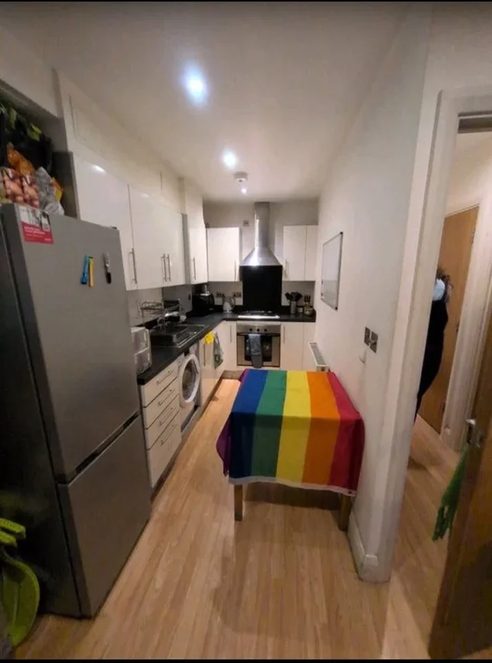 Room Blackstock Road in Greater London