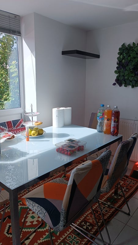 Room Burcot Road in Manchester