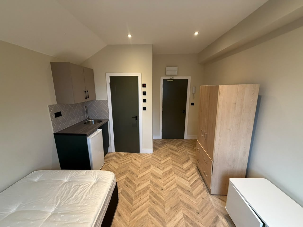 Flat South Street in Greater London