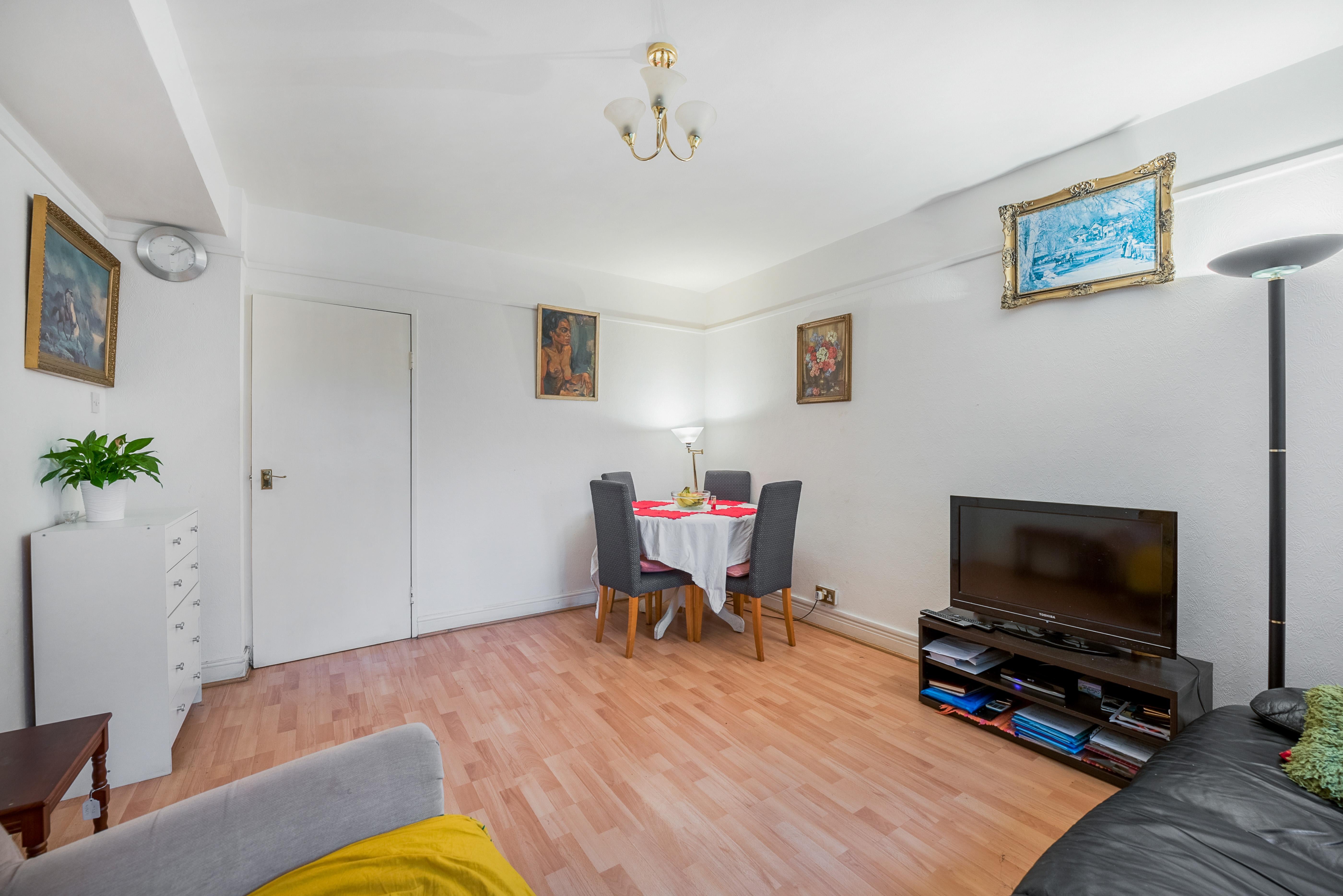 Flat Warwick Way in City of Westminster