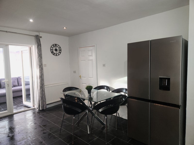 Room Ingle Avenue in Leeds