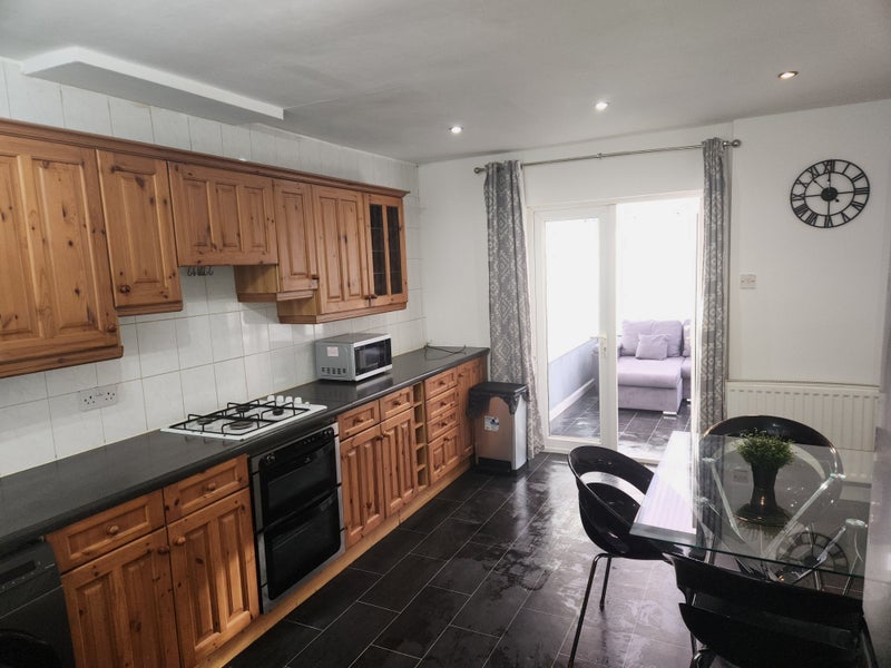 Room Ingle Avenue in Leeds
