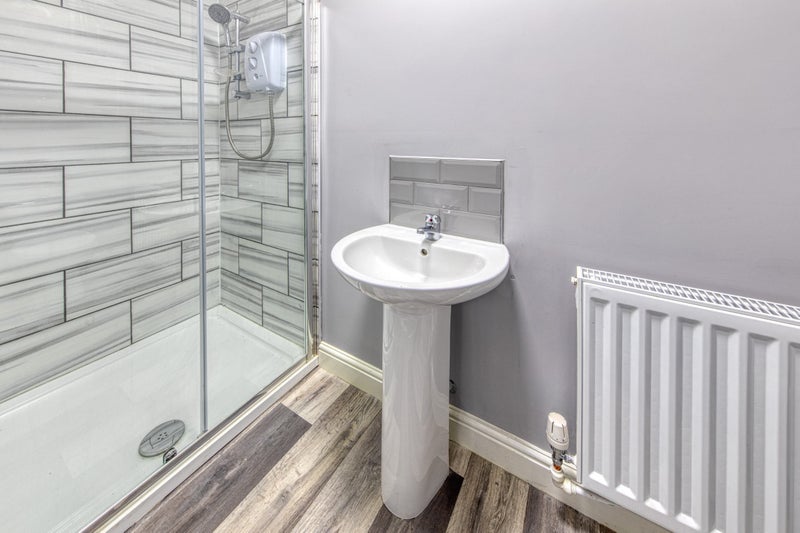 Room Old Lode Lane in Metropolitan Borough of Solihull
