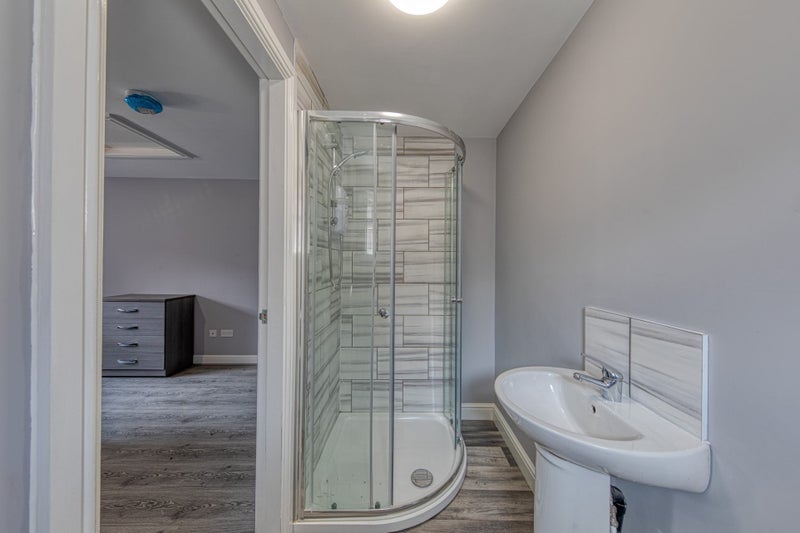 Room Old Lode Lane in Metropolitan Borough of Solihull