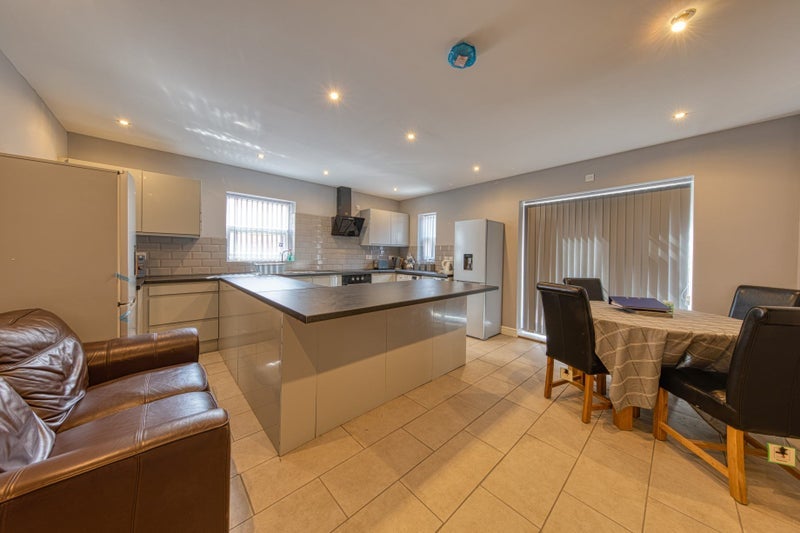 Room Old Lode Lane in Metropolitan Borough of Solihull