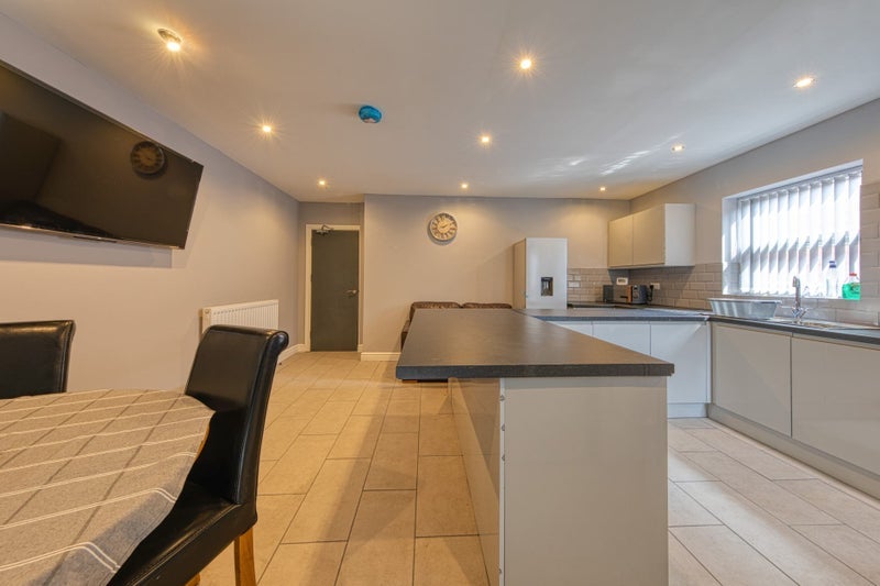 Room Old Lode Lane in Metropolitan Borough of Solihull